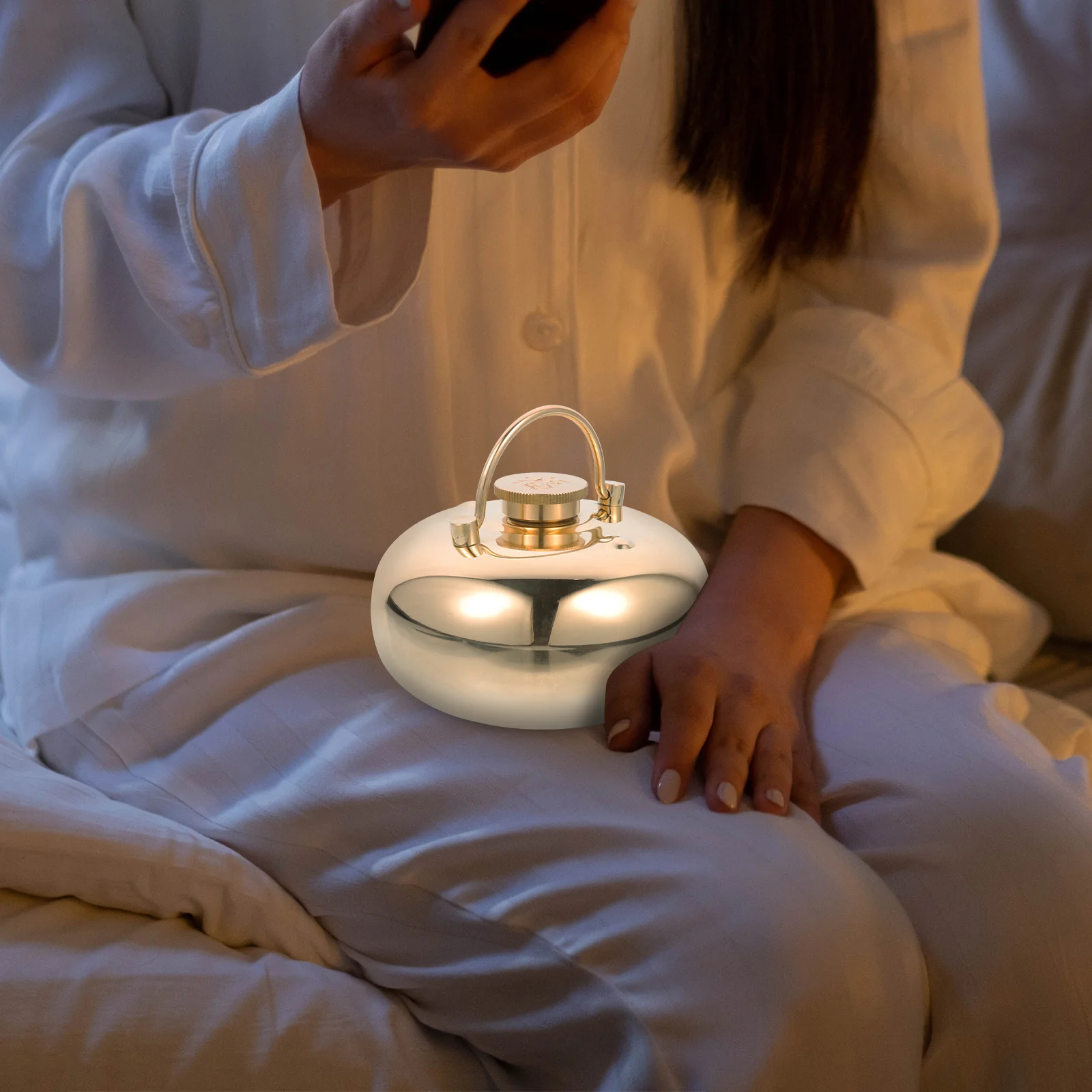 

Brass Hot Water Kettle Portable Reusable Hand Warmer Exquisite Design Non-Slip Texture Long Heat Preservation Winter Supply