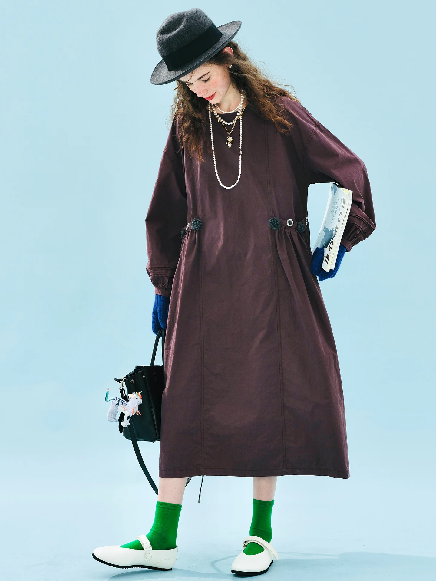 Abito midi bordeaux a maniche lunghe con bottoni decorativi Ideale per il fine settimana informale Affascinante e senza sforzo 255138