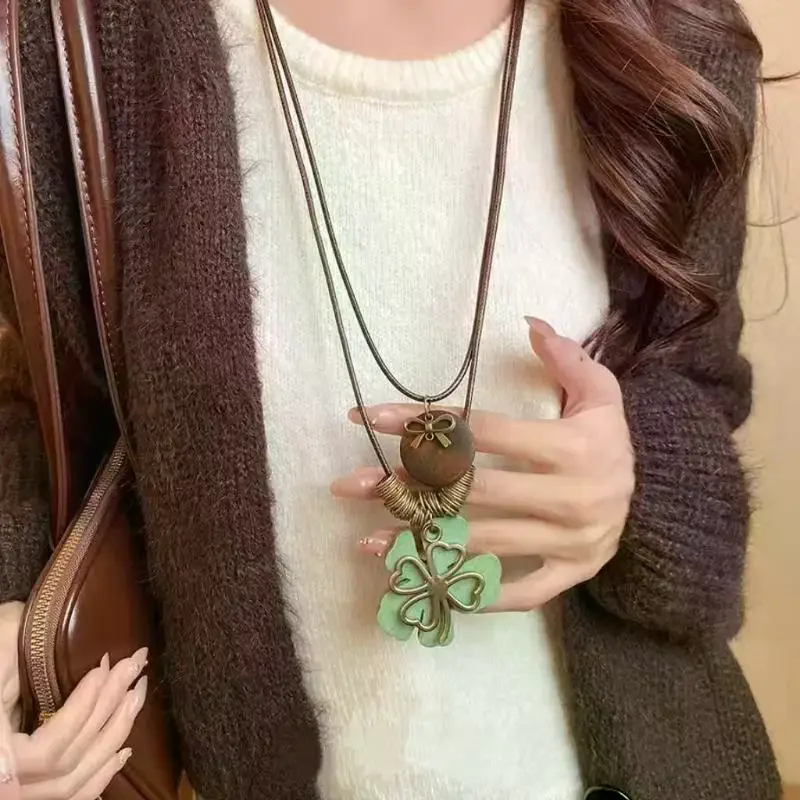 Antique Butterfly Long Collar Chains Necklace for Women Vintage Simple Metal Suspension Pendant Handmade Jewelry Retro Accessory