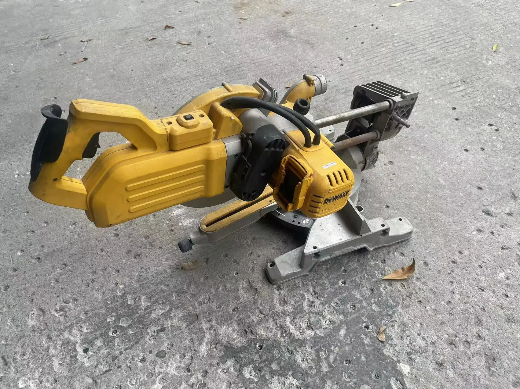 DeWalt Dcs778 Cross cut / Mitre saw，tool ONLY ，second hand，60volt