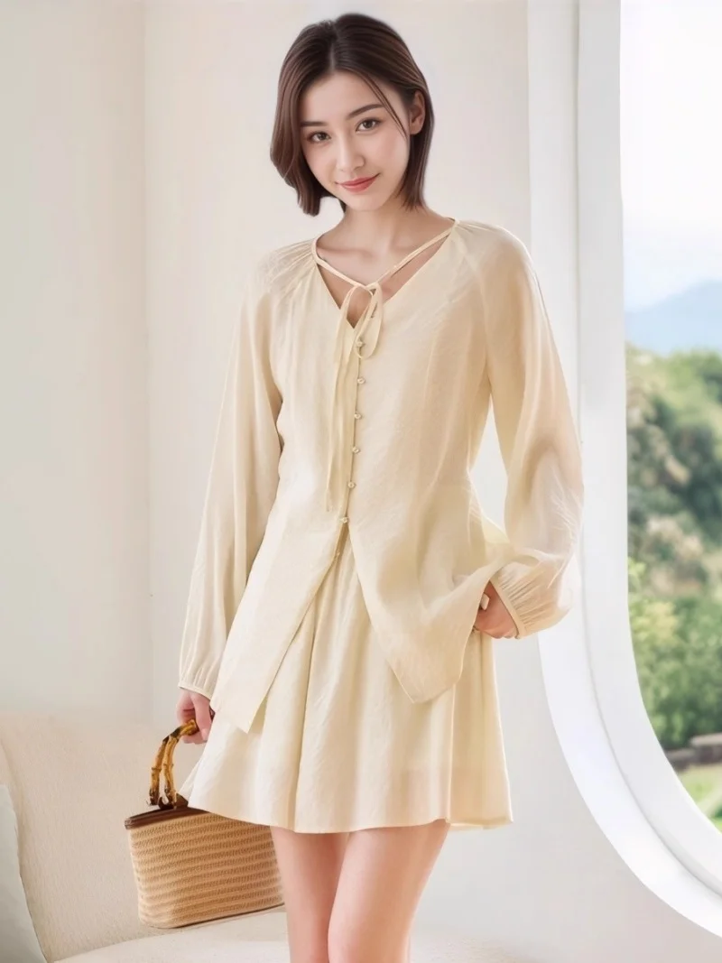 

French Style Sun Protection V-Neck Shirt Set For Women's Fashion Design 2025 Summer New Top Shorts Two-Piece Outfit w294