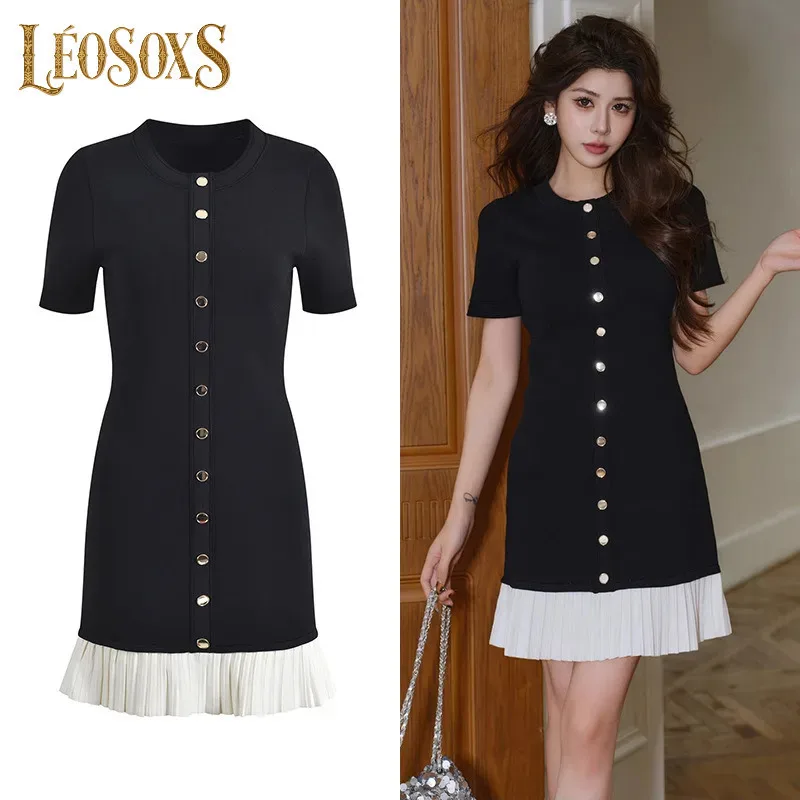 

LEOSOXS весна-лето 2025 новая женская одежда черное вязаное короткое платье пуловер однотонное мини плиссированное платье однобортное повседневное