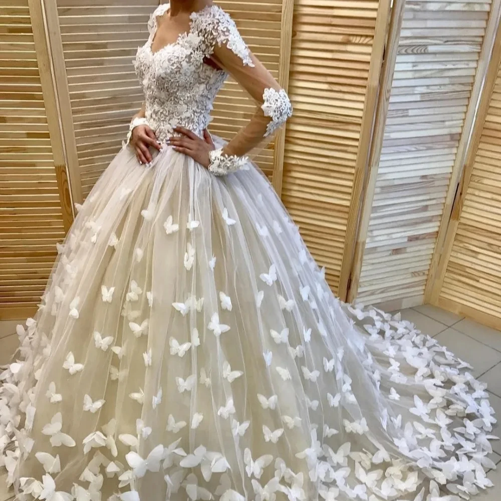 

Elegant Butterfly Wedding Dresses White Lace Appliques Long Sleeves Ball Gowns Fashion Sweetheart Sweep Train Bridal Dresses