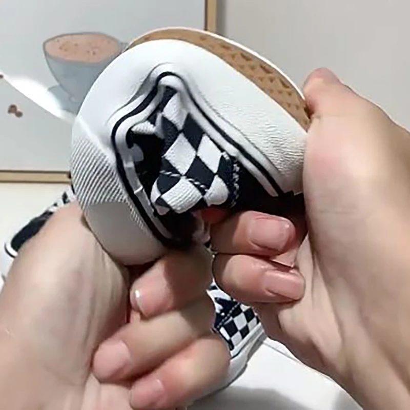 أحذية رياضية للأطفال منخفضة عالية الجودة للأولاد والبنات أحذية تزلج مريحة في الهواء الطلق للأطفال أحذية تنس قماشية للمشي في المدارس