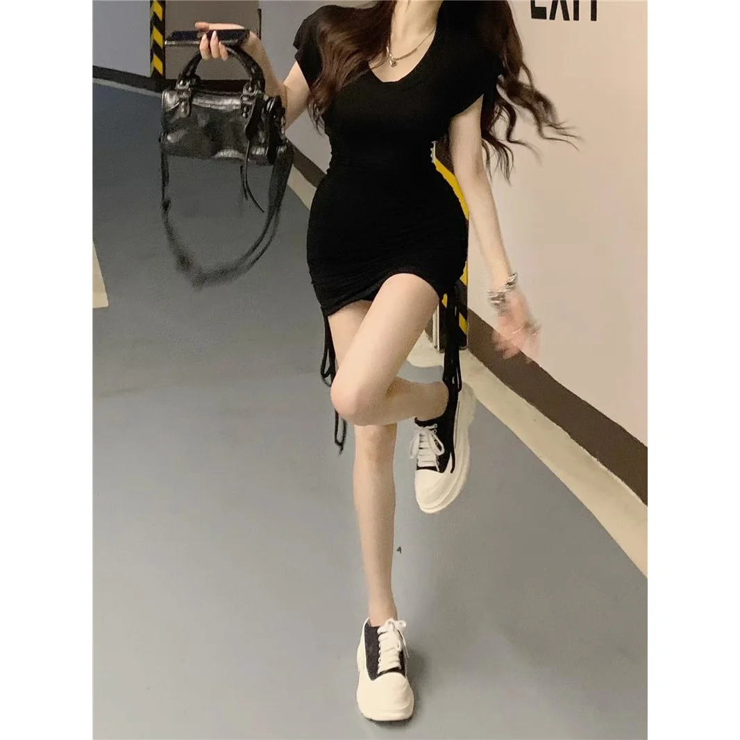 فساتين النساء الحرير الساتان حورية البحر مطوي تنورة معرض معرض لمعرض لامعة سليم صالح المعاصرة الحديثة الحد الأدنى أنيقة