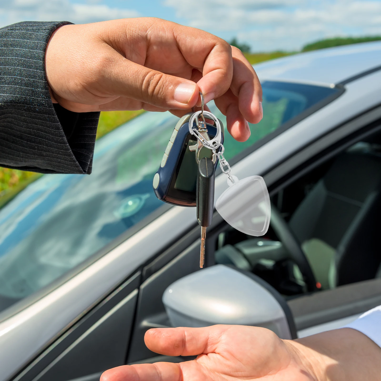 

Guitar Pick Storage Box Electric Picks Holder Keyring Plectrums Case Necklace Plastic Accessories
