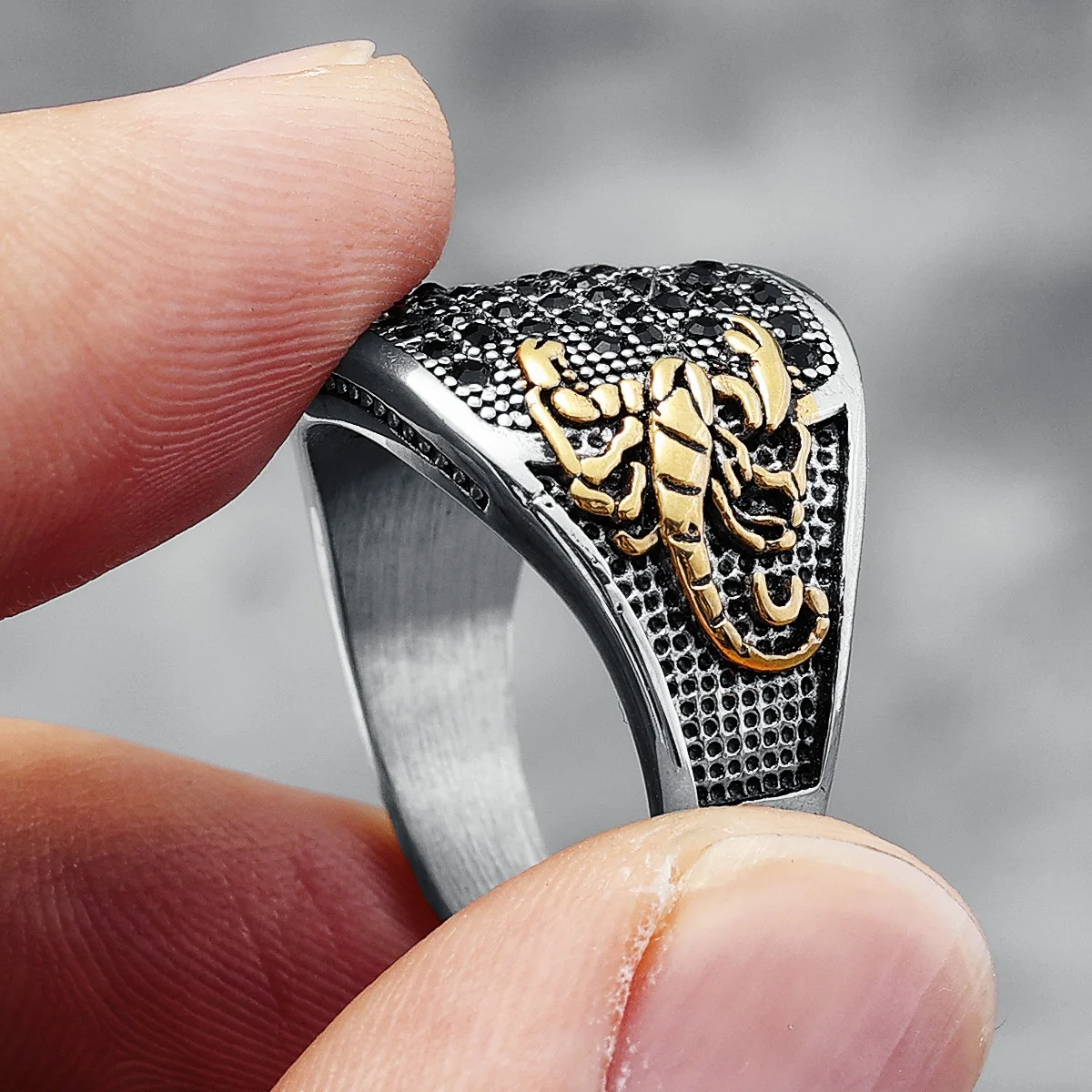 Stainless Steel Rings Scorpion Inlaid Gemstones Trendy Men Cool Rhinestone Ring for Friend Boyfriend Jewelry Best Gift Wholesale