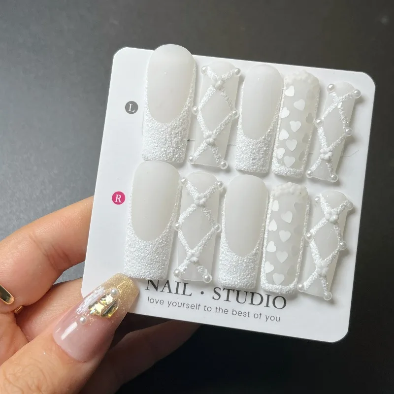 10개입 수제 무광 화이트 네일 코핀 프레스온 네일 3D 펄 하트 디자인 우아한 글리터 인조 손톱 프렌치 네일