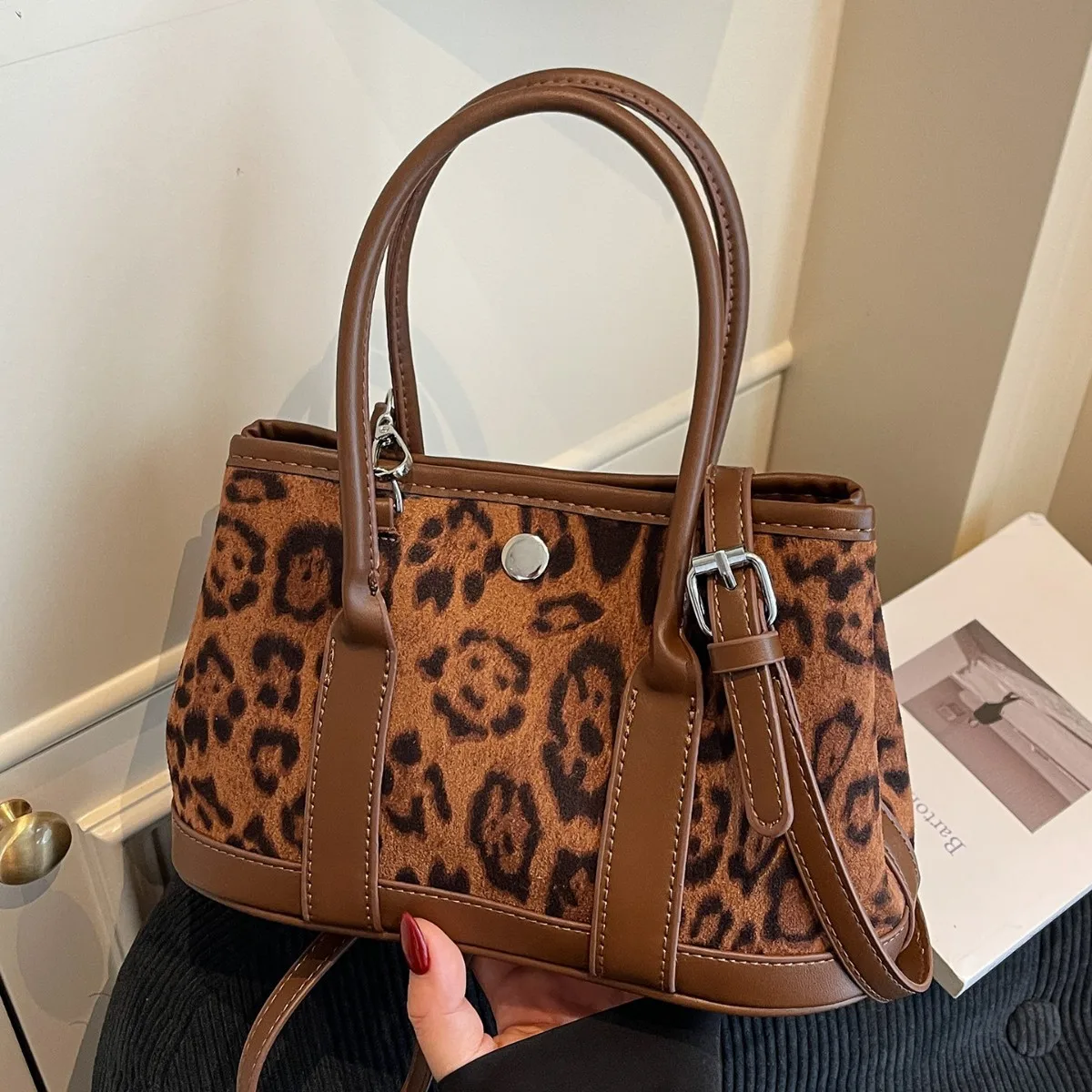 

2025 Niche Bucket Bag, Trendy Top Handle Purse for Women, Exquisite Shoulder Tote, Fashion Crossbody Bag, Chic Sling Bag​