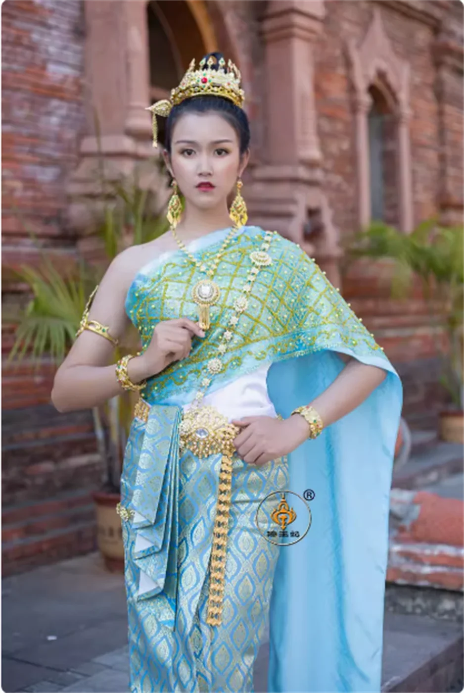 Thai traditional women's clothing set