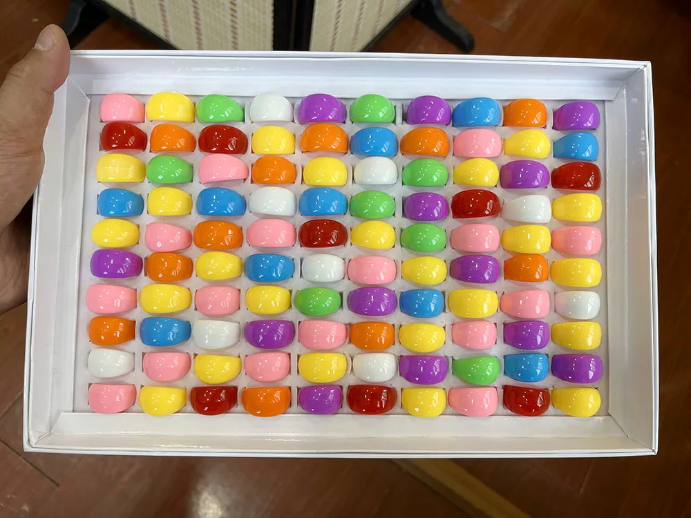 マカロンプラスチックリング,ミックスカラー,子供用,男の子と女の子用,幼児用ジュエリー,卸売り,3,4,10個/バッチ,50個
