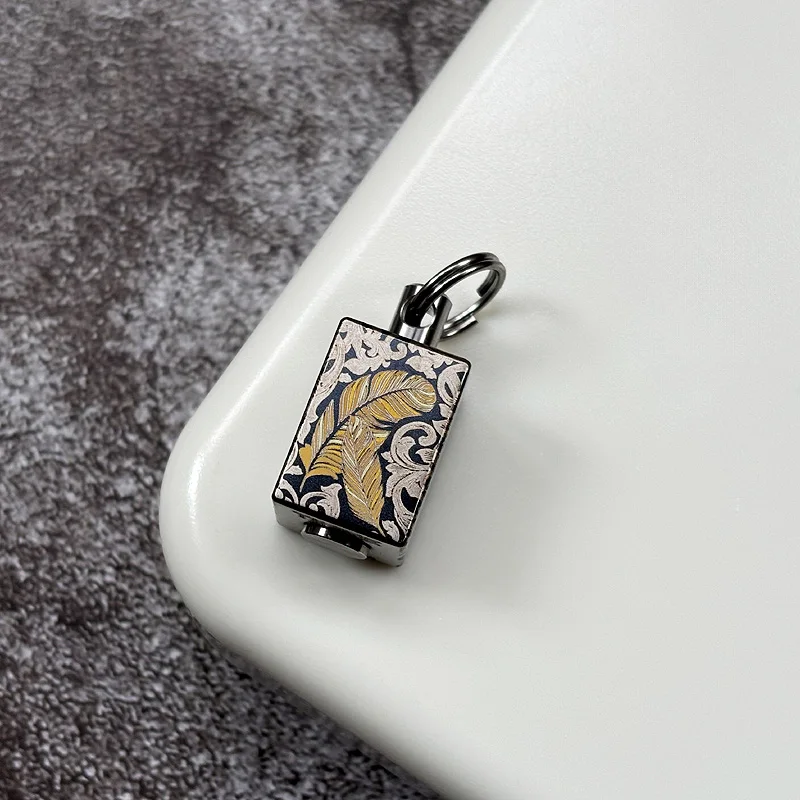 

1 шт., EDC, квадратный нож из титанового сплава, бусина из паракорда, фонарик, брелок для снятия стресса, игрушка, подвеска-карта