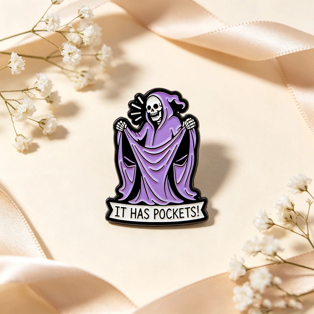 9 Stück lustige "ES HAT TASCHEN!" Emaille-Pin mit humorvollem Zitat, Brosche, Anstecknadel für Rucksack, Jacke, Kleidung, Dekorationszubehör, Geschenk – Detail 4