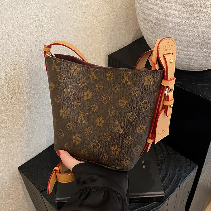 

2025 Designer Women's Crossbody Bag Luxury Brand Waterproof Leather Tote Bag For Women Elegant Fashionable Totes Handbag Purse