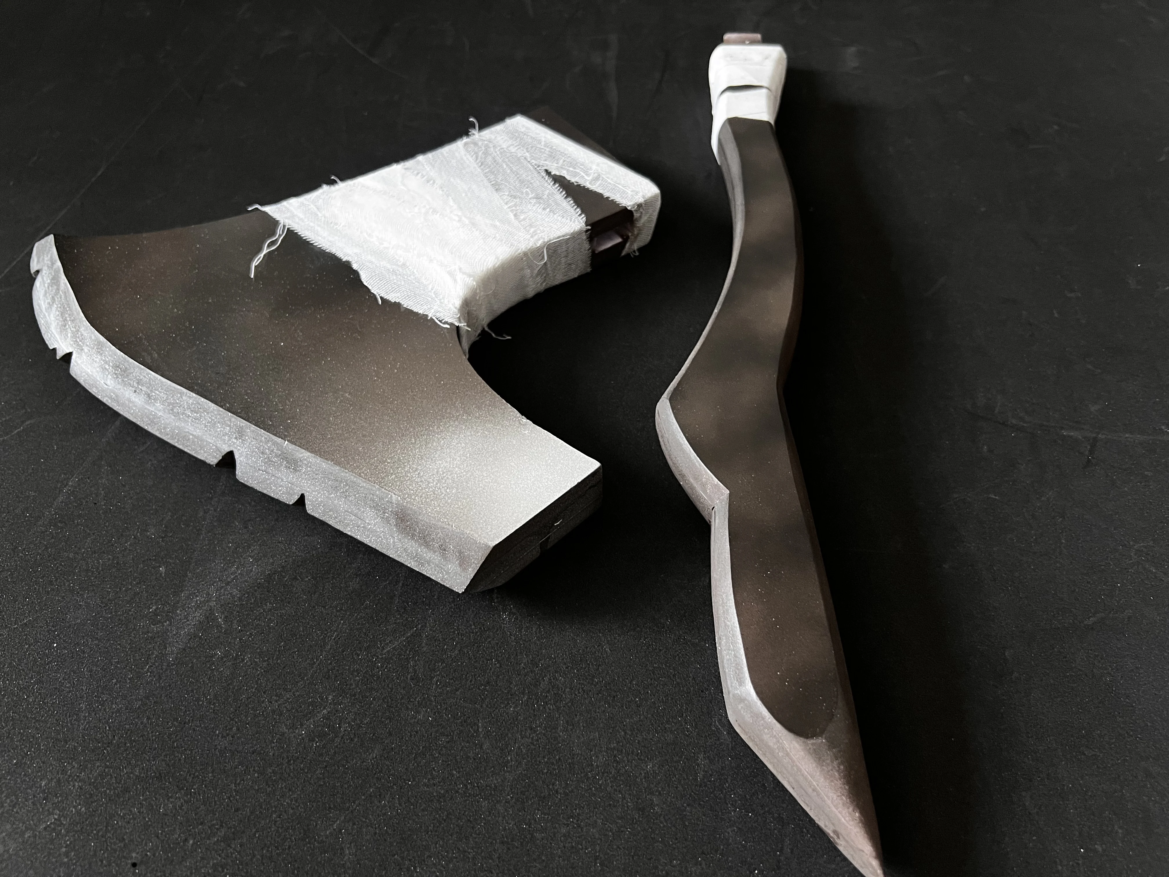فأس روبى وايت من لعبة Identity - مراجعة Cosplay Prop Axe وسعره