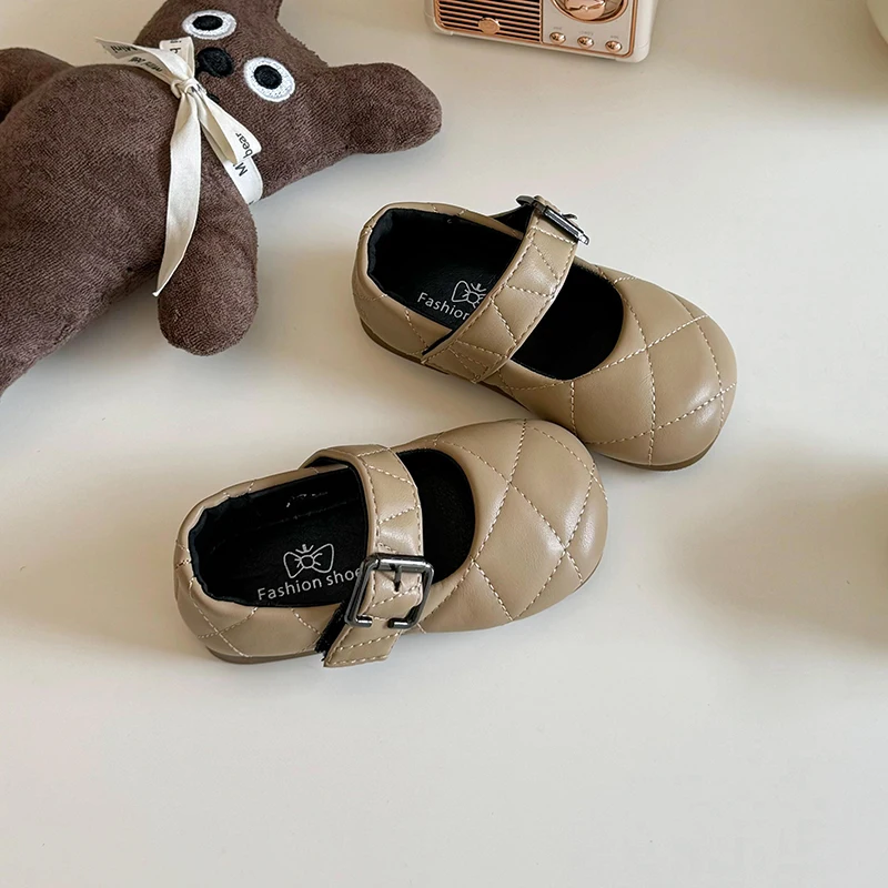 Chaussures en cuir à l'offre elles souples pour filles, chaussures plates polyvalentes pour enfants, chaussures simples décontractées pour enfants, document peu profond et solide, printemps et automne 2024, nouveau