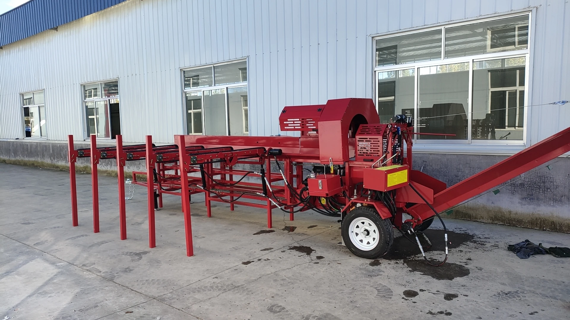 50T Firewood Processor 20HP GX630 Engine 25 Inch Chainsaw Hydraulic Controls 3M Conveyor 4 and 6 Way Splitter