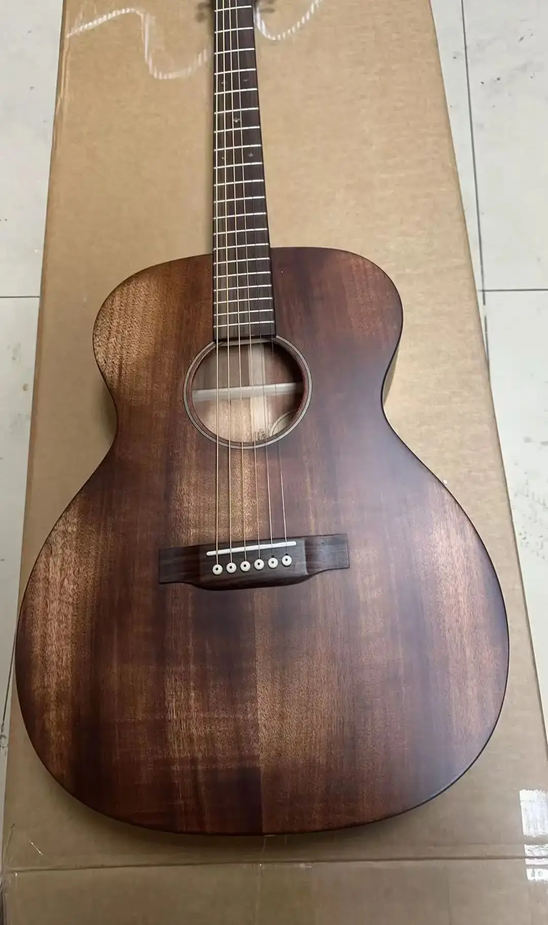 

High Quality professinal 000 15M Street Master Acoustic guitar Handmade Brown color, Solid Top, Back and Side are lamin