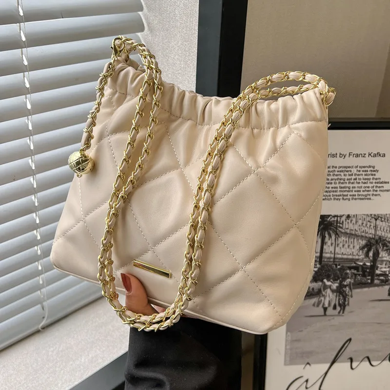 

2026 summer new fashionable and casual diamond grid shoulder bag commuting internet celebrity chain crossbody bag