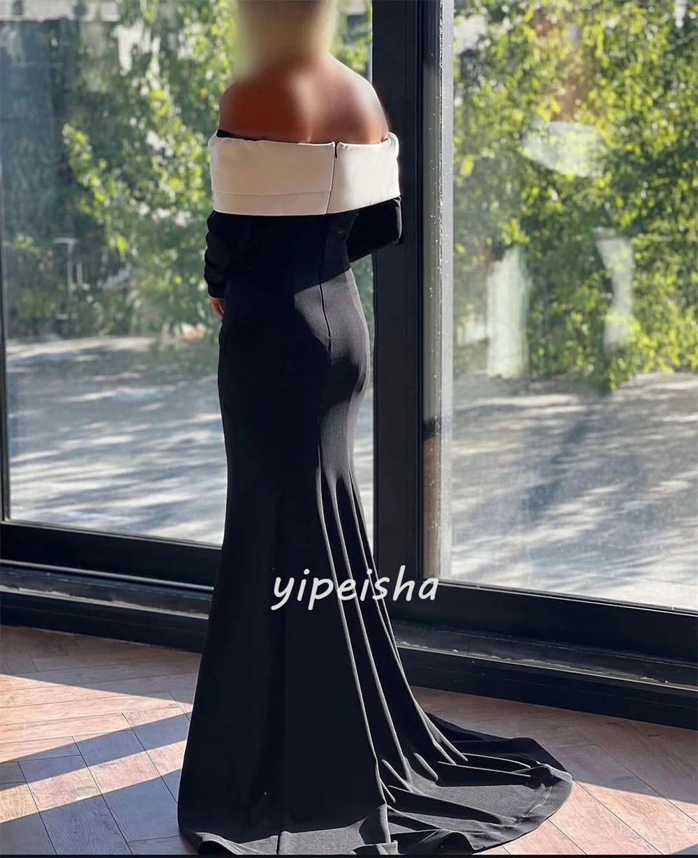 Abiti da sera con pieghe increspate in jersey semplice personalizzato abbinato Abiti lunghi con spalle scoperte a sirena Abiti da cerimonia su misura