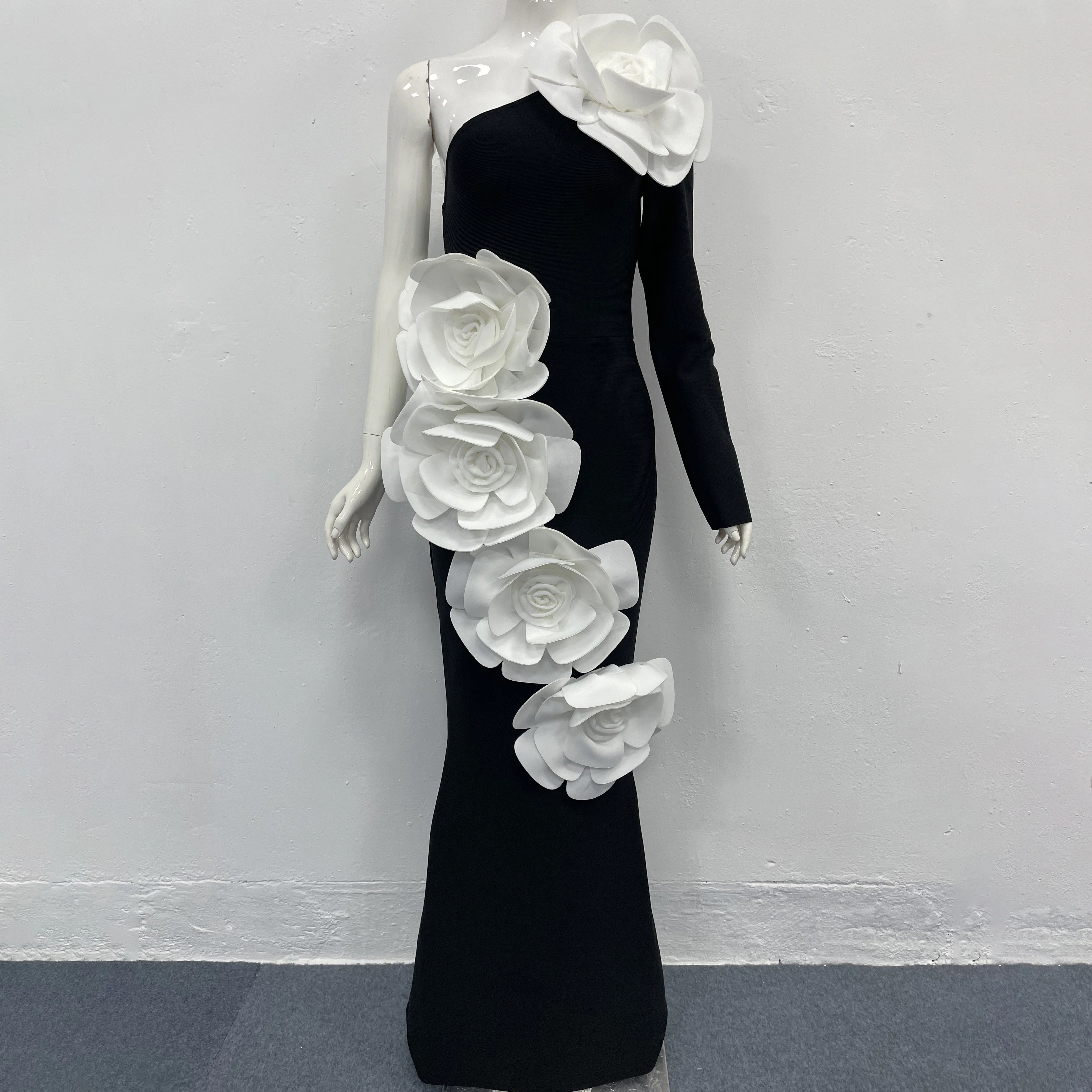 ชุดเดรสผ้าพันแผลทรงเข้ารูป ตกแต่งลายดอกไม้ ดีไซน์เปิดไหล่ สไตล์ใหม่ทันสมัย เหมาะสำหรับงานปาร์ตี้และงานเลี้ยง