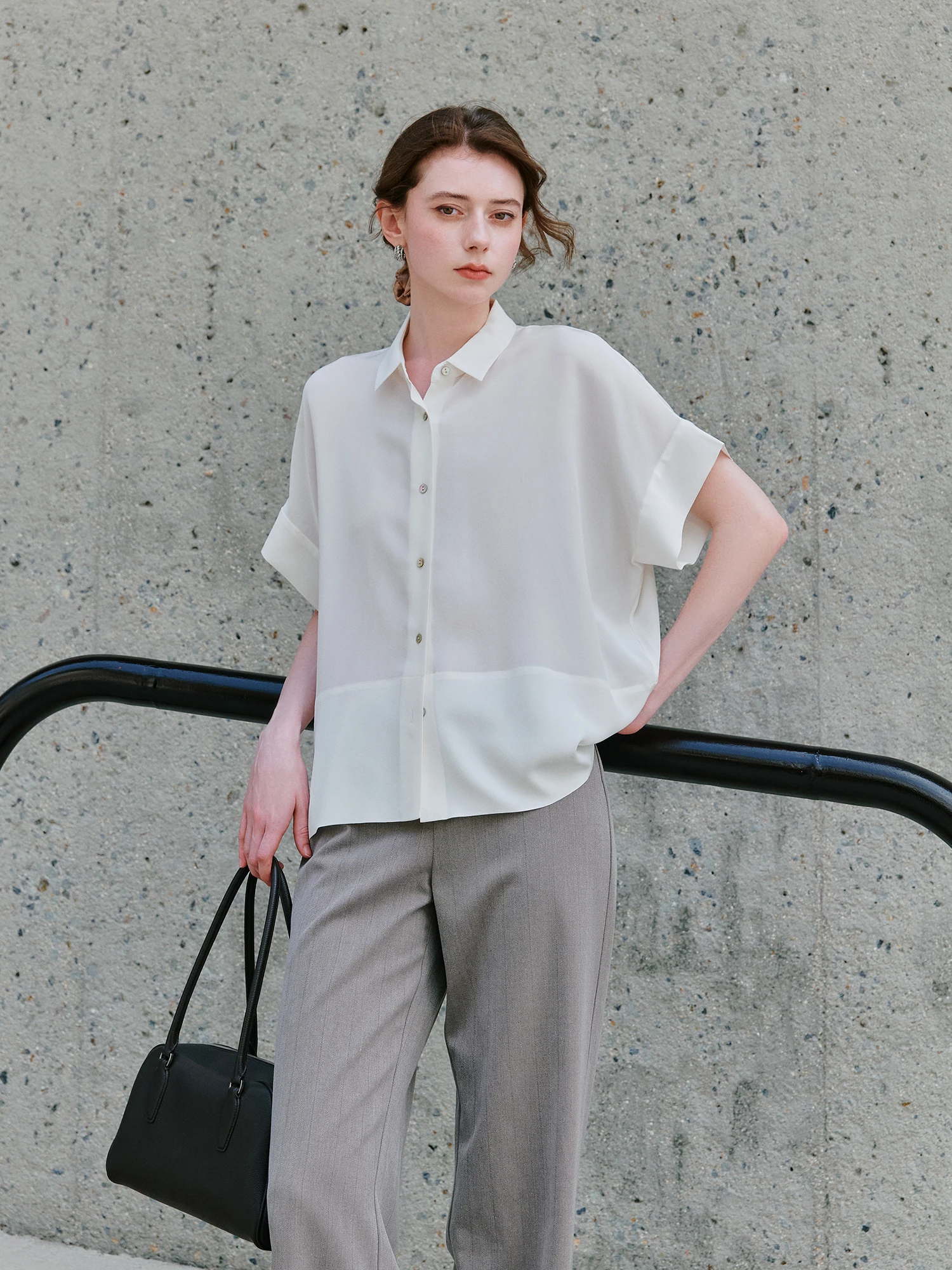 

Минималистичная женская летняя рубашка из двухслойного твилового шелка с эффектом песочной стирки, свободного кроя, дышащая, с двойным подолом, U8881R12