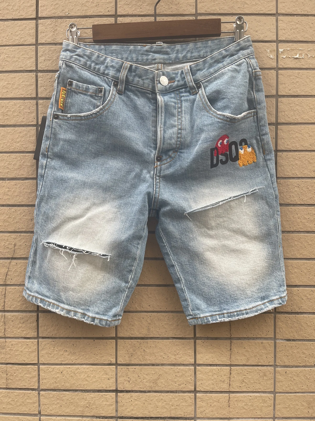 

2024 Spring/Summer New D2 Jeans Trendy Men's Washed Blue Slim Fit Micro Elastic Print Graffiti Denim Shorts