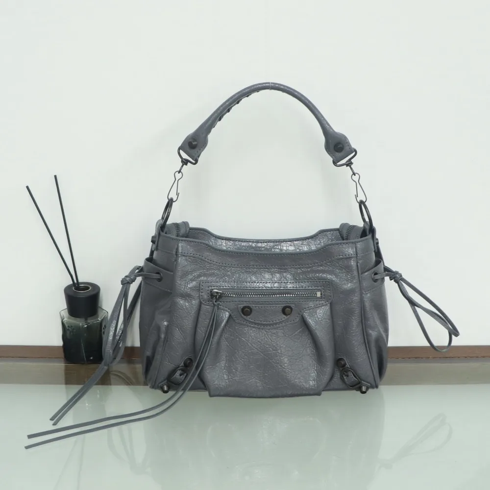 2026 New Catwalk Locomotive Temperament Advanced Sense Capacity Rivet Bag Pleated Messenger Shoulder Fashionable Texture Unique