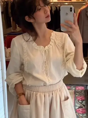 Blusa De Manga Larga Para Mujer Estilo Chic Dulce Joven Cuello Rendado Con Cordón Diseño De Encaje Hueco Splicing Adecuada Pa...