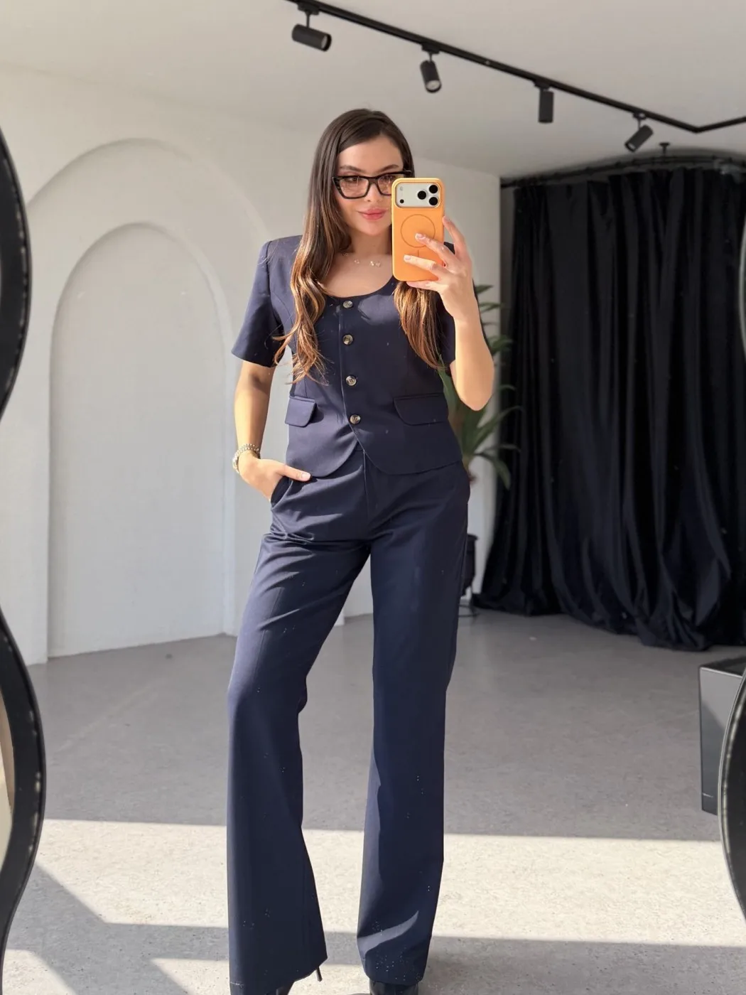 Eleganter Marineblauer Damen-Hosenanzug 2-teilig Blazer & Hose Kurzarm Mode Slim Fit Anzug Business-Anzüge Maßgeschneidert