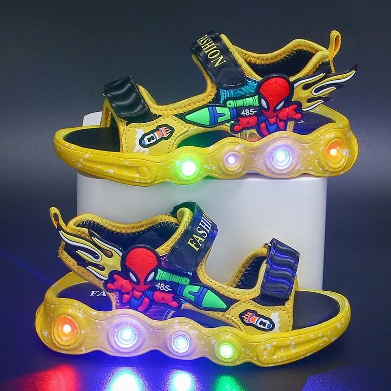 Moda neonati maschi sandali luminosi luminosi a LED scarpe estive per ragazze Cartoon Spider Man bambini Toddler Kids Sport scarpe da spiaggia