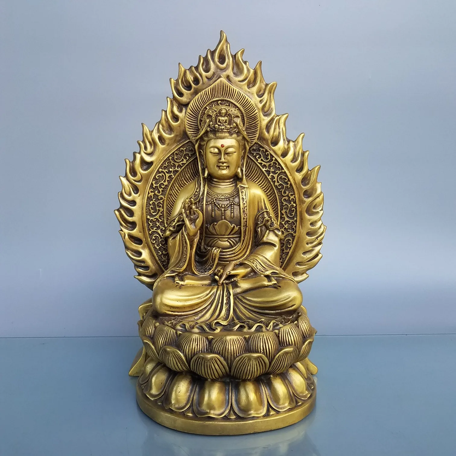 

18"Tibetan Temple Collection Old Bronze Flame Backlight Guanyin Bodhisattva Sitting Buddha Lotus Terrace Worship Hall Town house