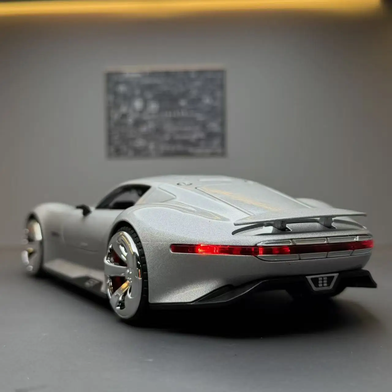 

Металлическая модель спортивного автомобиля AMG Vision GT Concept в масштабе 1:24 со звуком и светом, коллекционная, для хобби, декоративная, подарок