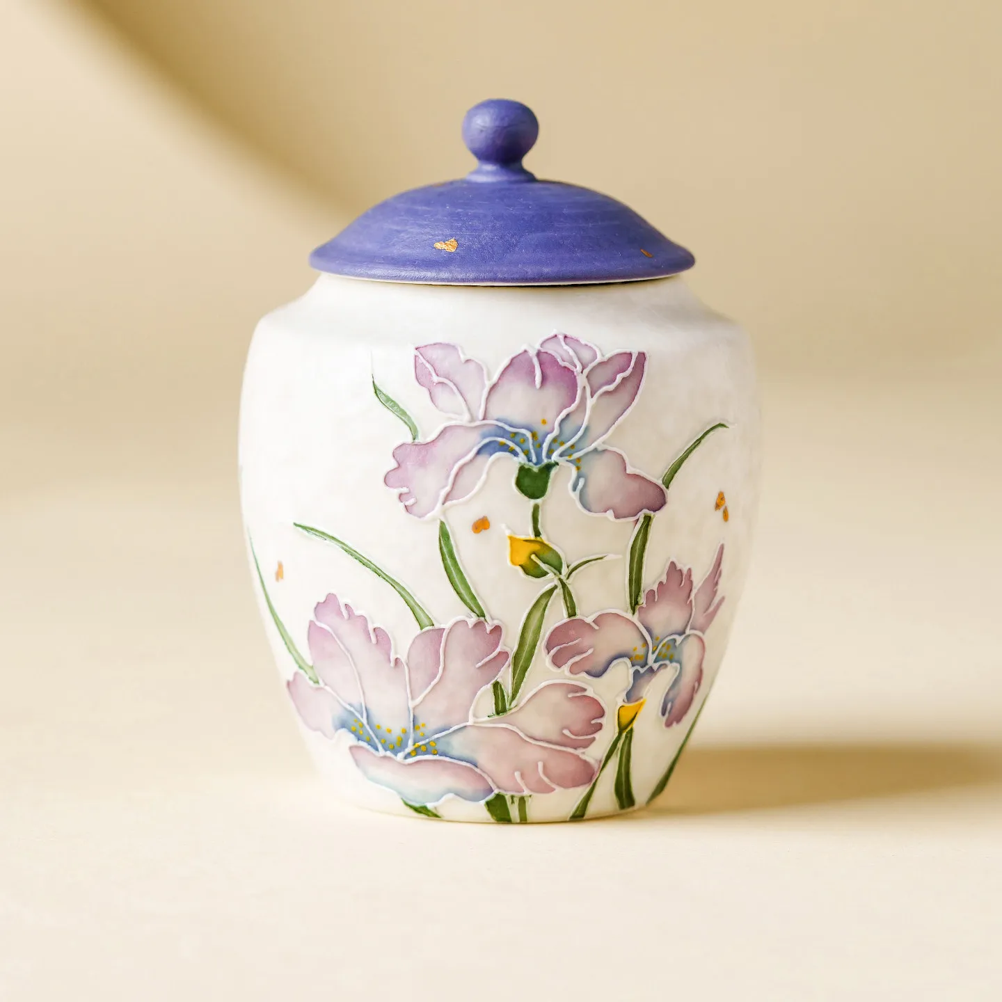 Hand-painted 3D Embossed Iris Ceramic Storage Jar with Lid Retro Purple Sealed Jar Tea Coffee Sugar Container Decorative Jar