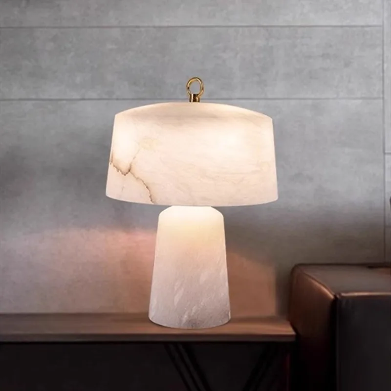 

Modern design of desk lamp, hotel high-end light luxury creative art living room bedroom decorative desk lamp