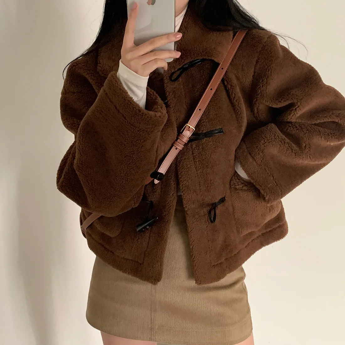 

Женский корейский топ Jaet, осенне-зимний ленивый теплый меховой кожаный топ на пуговицах из овчины, свободный топ небольшого размера