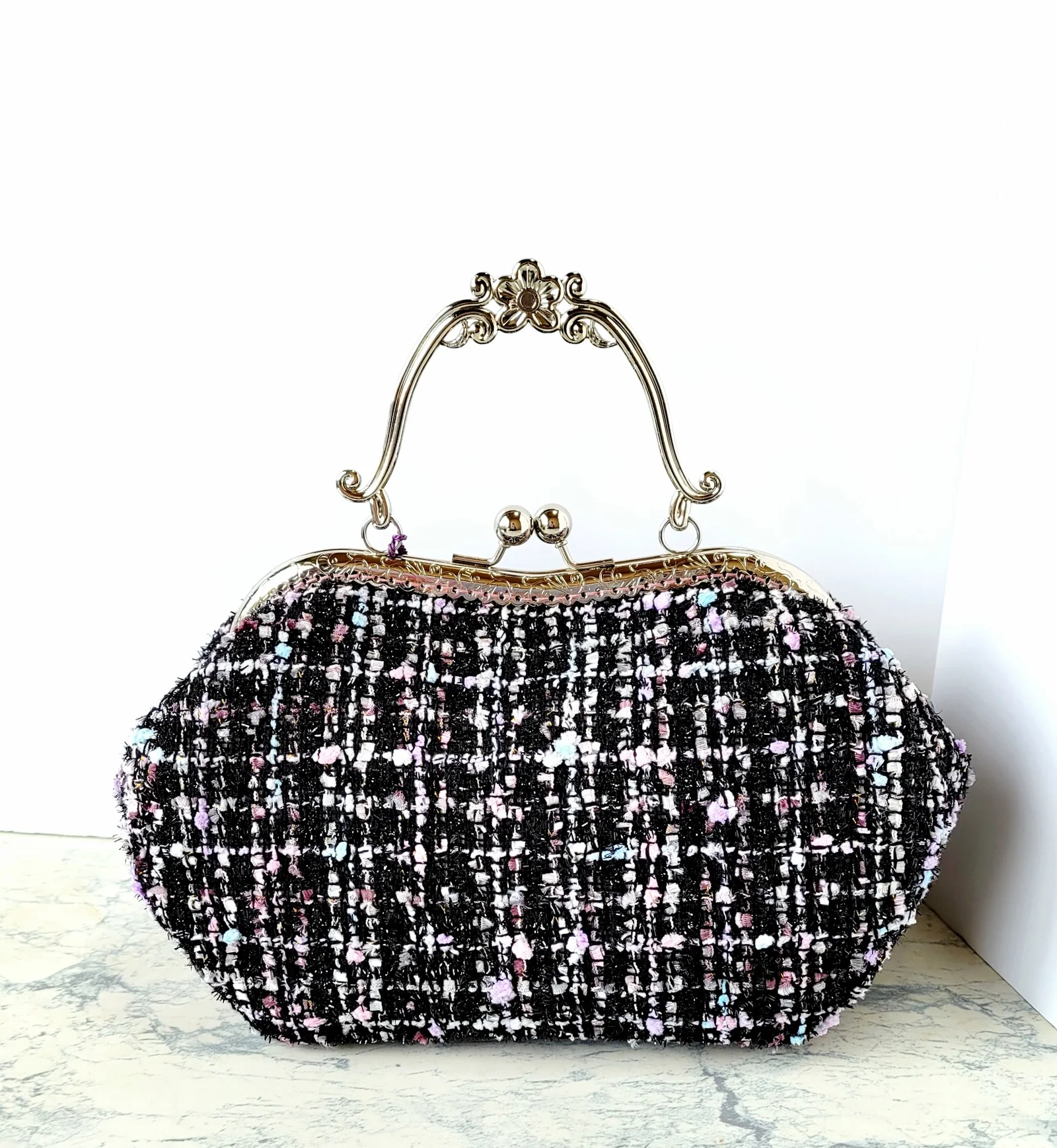 

Lost in Vintage Tweed Bags Frame Clutch Black Base with Pastel Colors Curve HandleBag Luxury Ceremony Bag with Bottom Plate