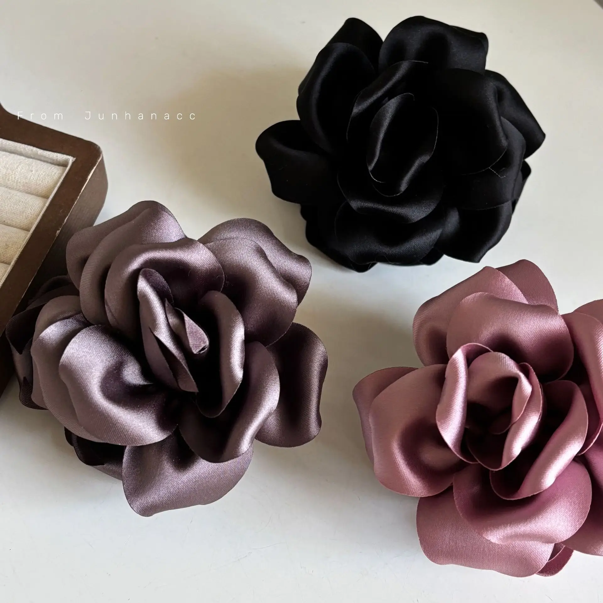 French Lazy Style Satin Flower Hair Claw for Women Elegant Shark Clip Temperament Ponytail Clip Styling Headwear Accessories