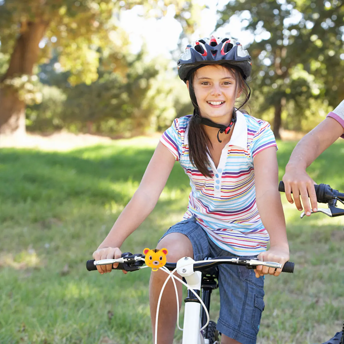 

Bicycle Horn Loud Sound Road Horn Cartoon Honker With Stretchable Bracket Flashing Constant Light For Night Riding Safety