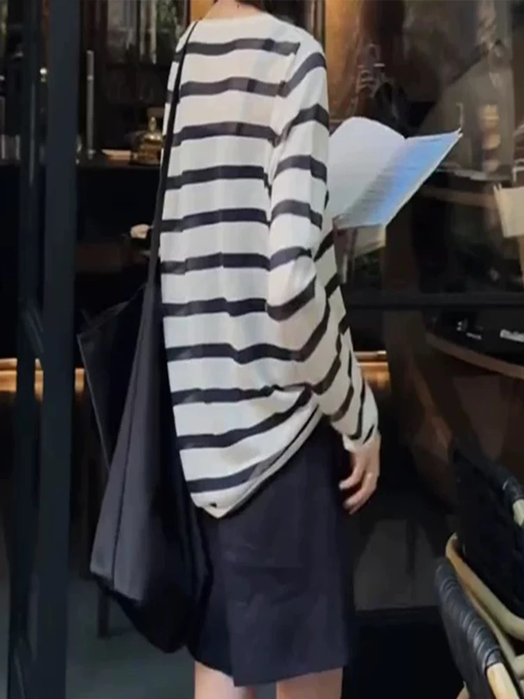 Women Casual Long Sleeve T-Shirts Spring Summer Black and White Color Scheme Pullovers Tees Shirts Female Sunscreen Streetwear