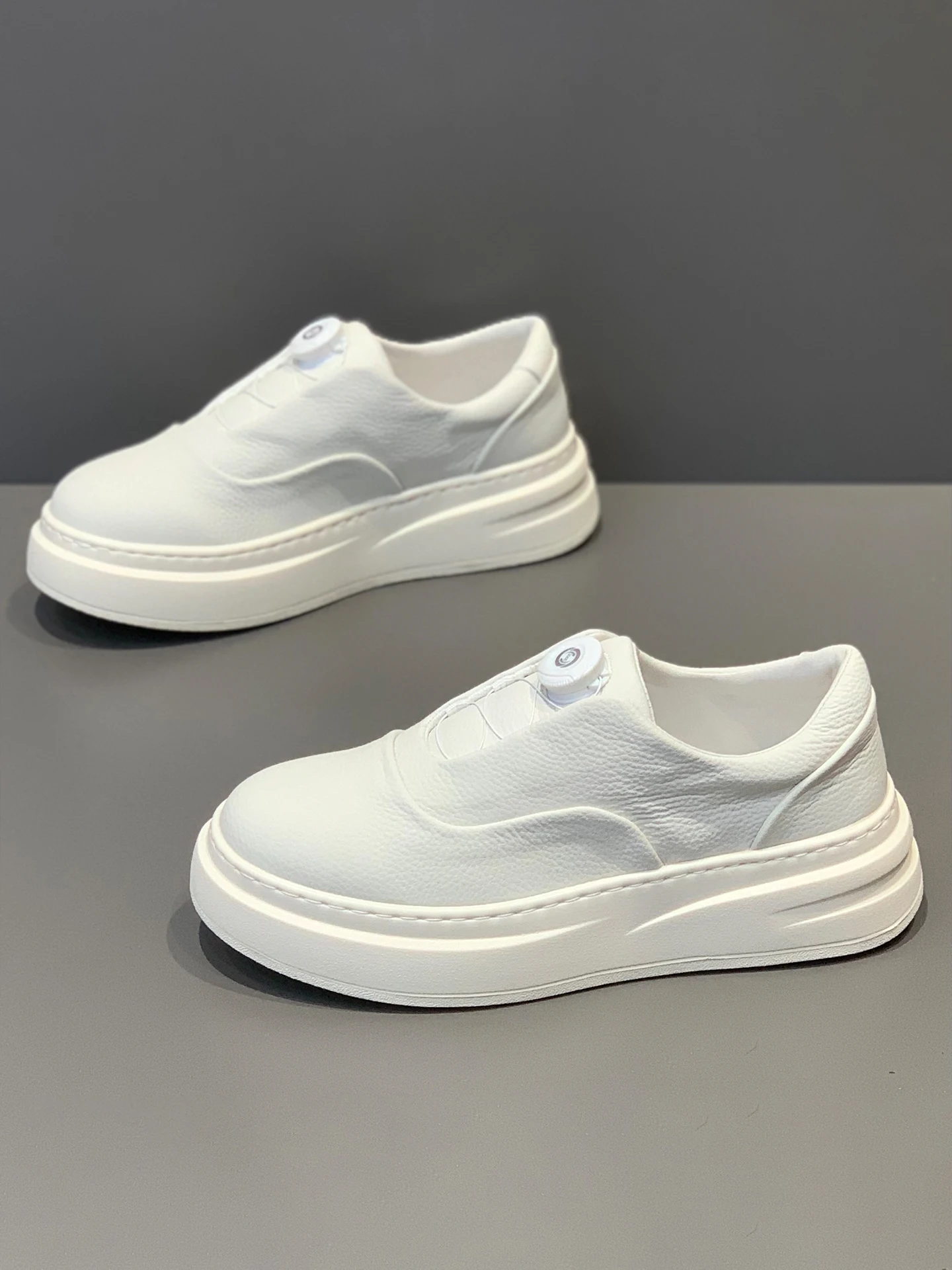 

Leather Men's Slip-On Sports Casual oes Lightweight Soft Bot Board Autumn New Arrival Faionable round Toe Rubber Outsole