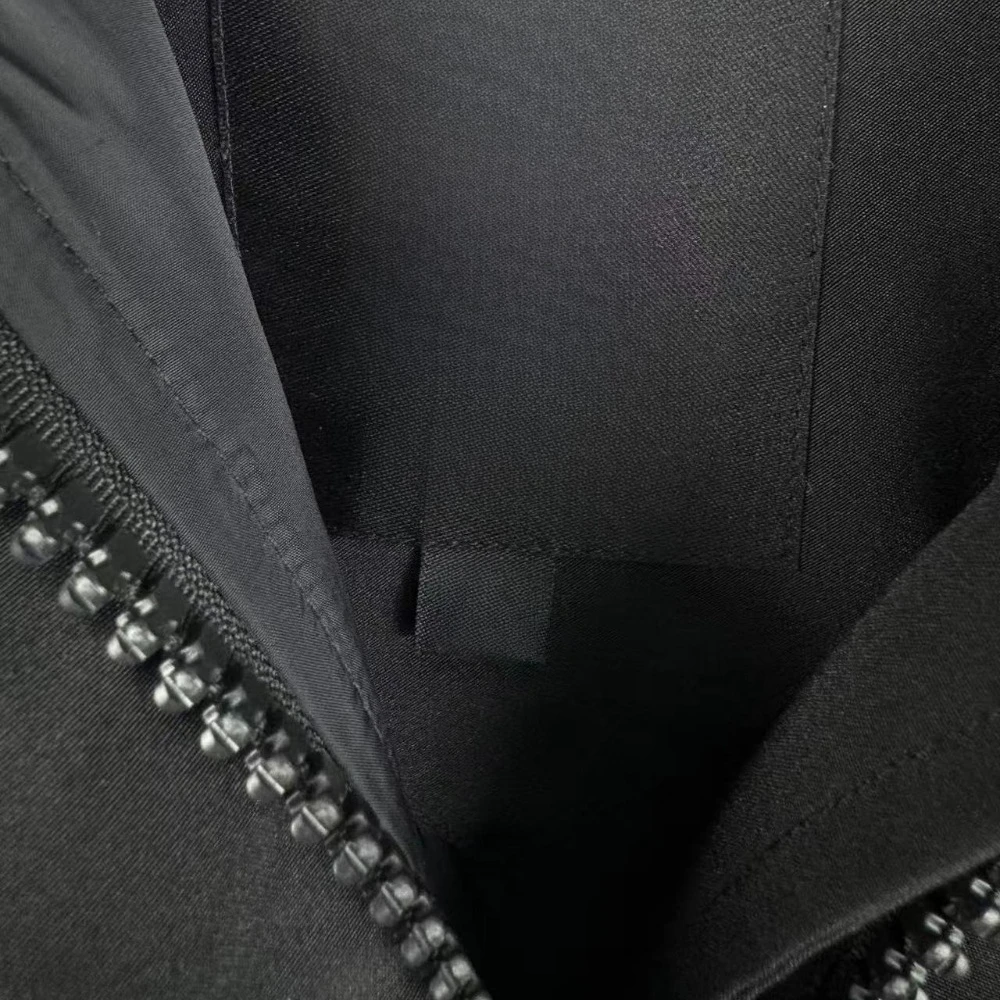 2025 العلامة التجارية الفاخرة شتاء دافئ عادية المرأة أسفل معاطف السترة القطن الصلبة كبيرة الحجم الإناث لينة سميكة البخاخ مصمم السترات