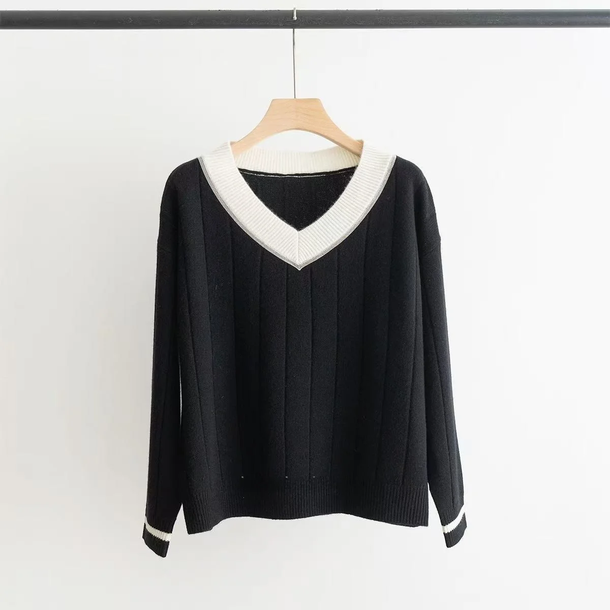 

Lightweight V-Ne Loose Knitted Wool Camere Sweater for Women Autumn Faion Ele Sle Camere Yarn