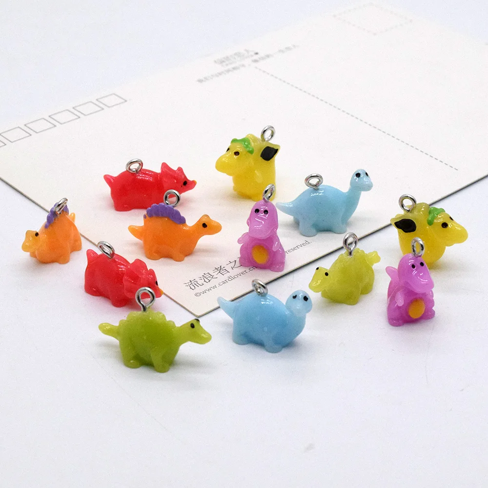 10/12 pz Miniatura Mini Dinosauro Pendenti E Ciondoli In Resina Colorato Kawaii Del Fumetto Animale Del Pendente Fai Da Te Artigianato Per Orecchino Creazione di Gioielli