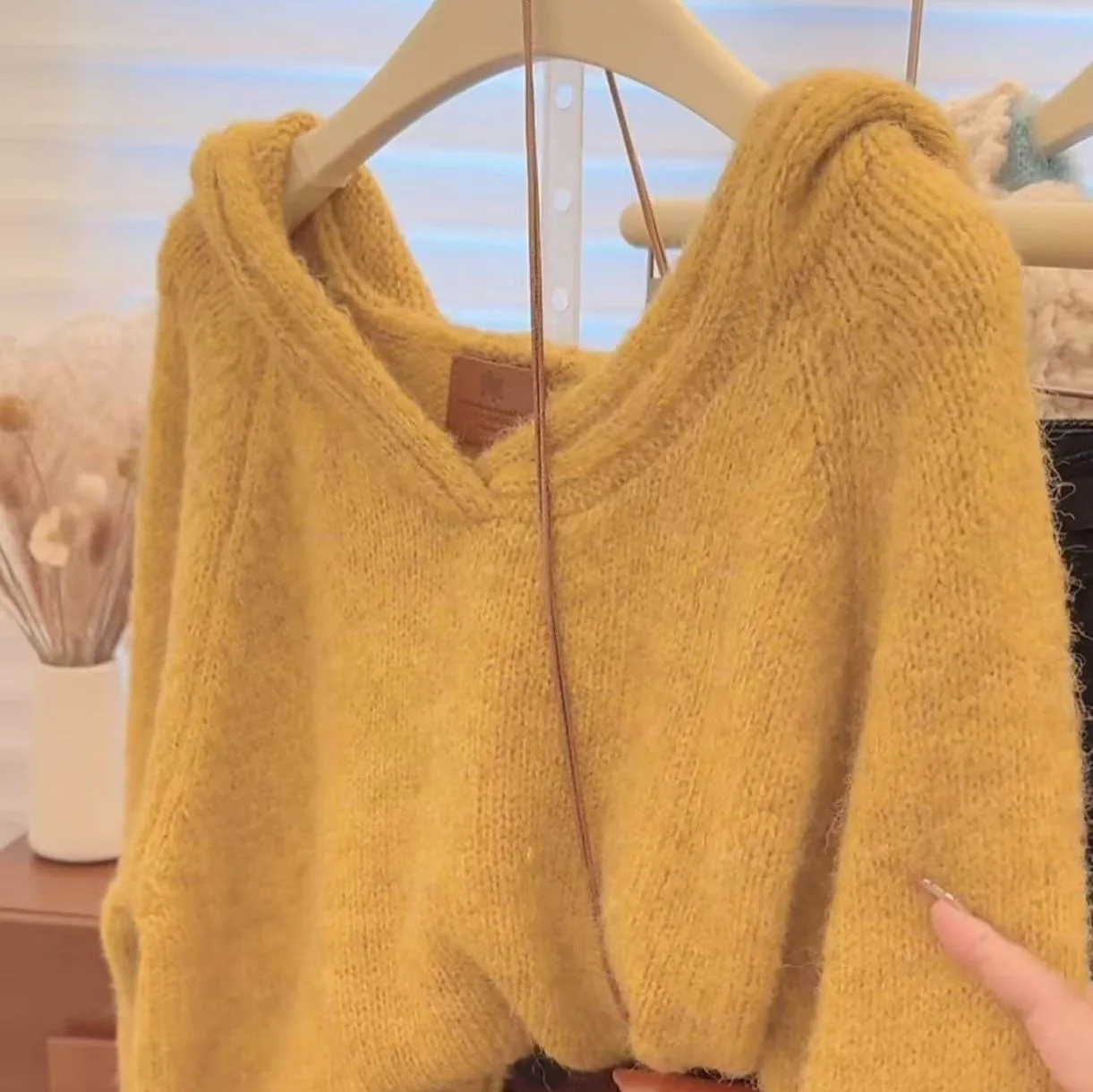 Suéter de punto peludo con cuello en V para mujer, Top informal acogedor de gran tamaño, color amarillo mostaza, estilo coreano, Otoño e Invierno