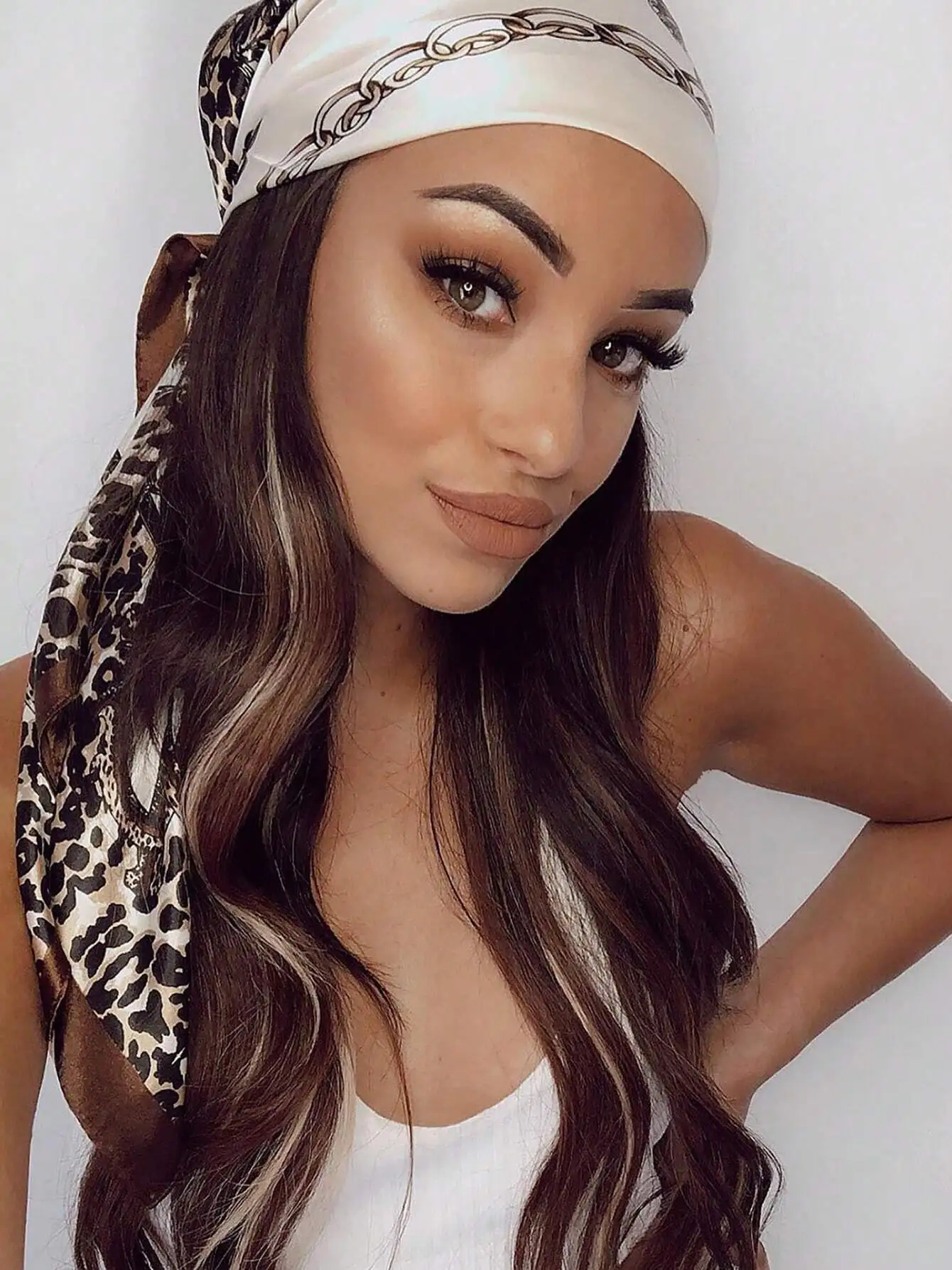 

1pc Leopard Print Chain & Floral Pattern Bandana Top For Women Outdoor Use In Summer Bandana,Hair Band,Head Band Ideal For Dressing Up Your Look