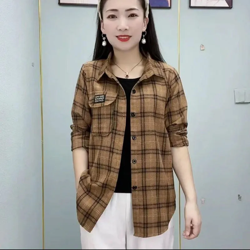 Fashion Lapel Button Spliced Pockets Plaid Shirts Women's Clothing 2023 Autumn Winter Loose Casual Tops Commuter Blouses