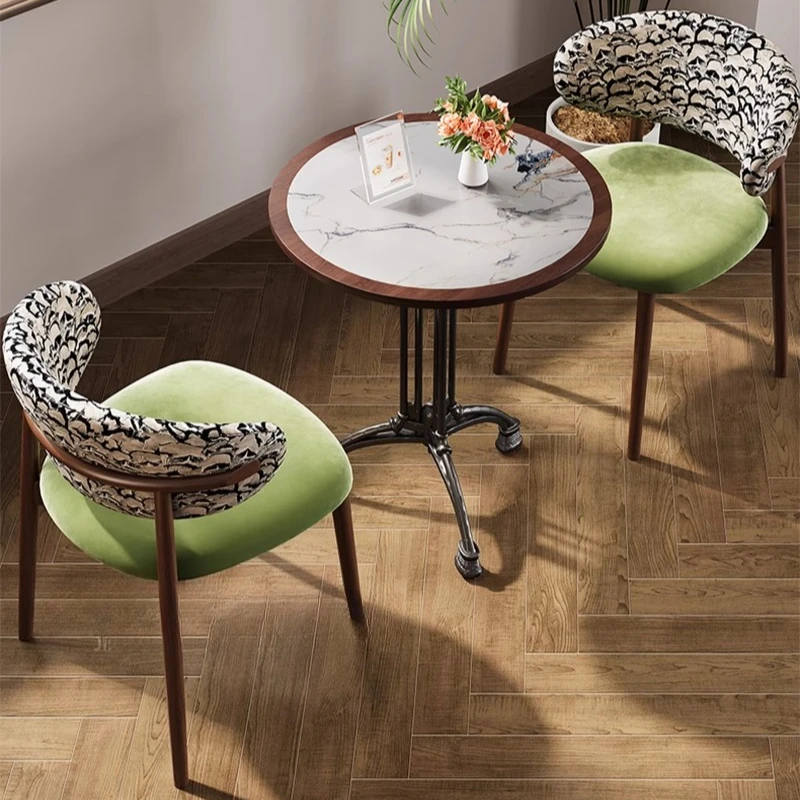 مقعد بطاقة مطعم على طراز القرون الوسطى، متجر شواء، طاولات وكراسي من الخشب الصلب