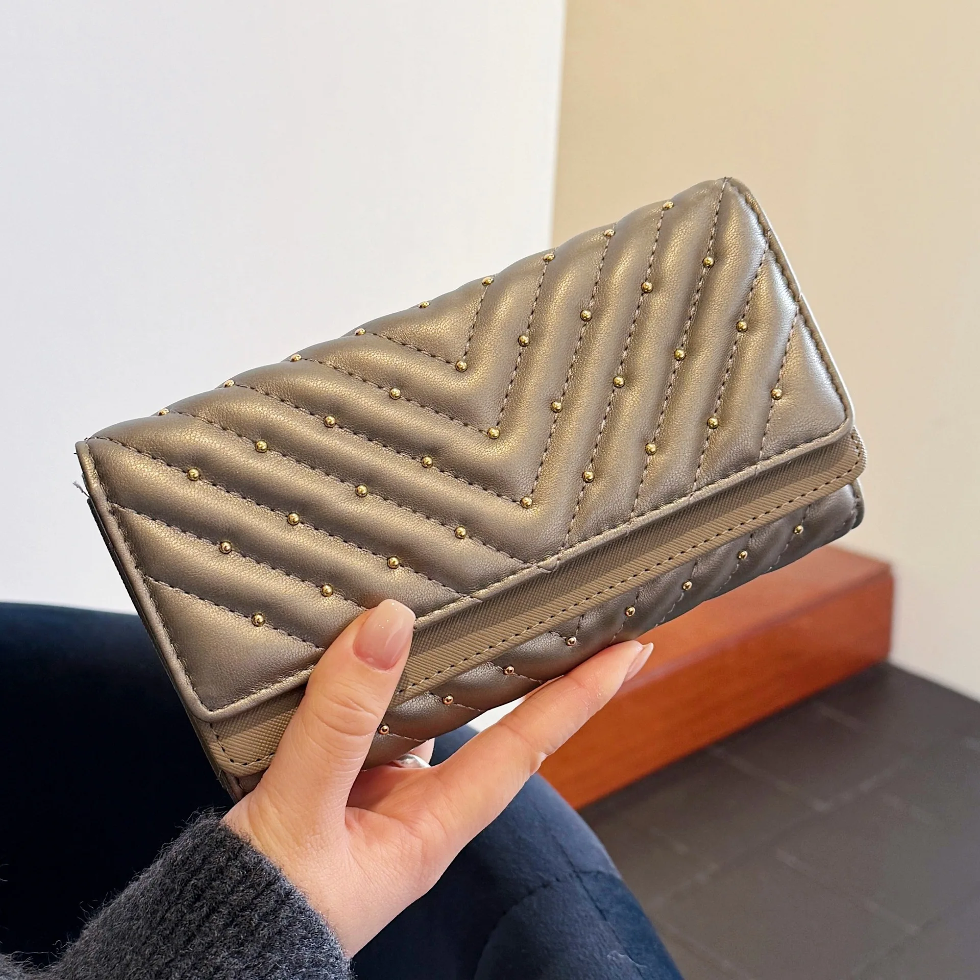 Solid PU Quilted Rivet Long Wallet for Women Multi Card Slot Snap Purse Large Capacity Clutch Card Holder