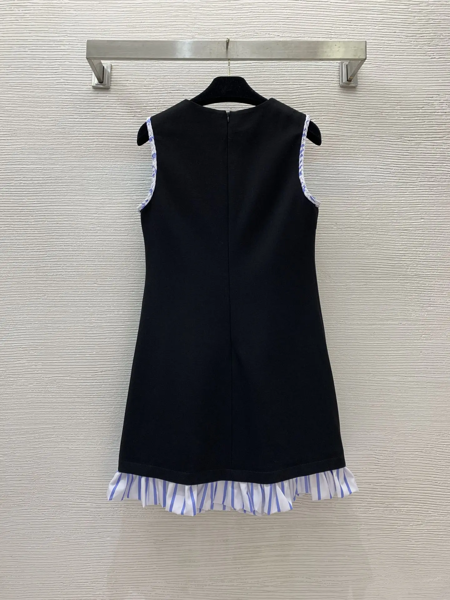 2024 new college style fashionable age reducing contrasting striped ruffle edge splicing slim fit sleeveless vest dress!